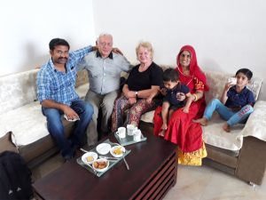Zu Hause bei unserem indischen Freund Jitendra mit Familie in Udaipur